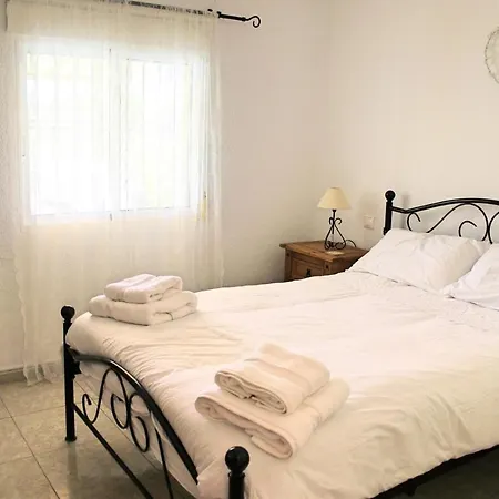 Luxury Detached Near Ameniti